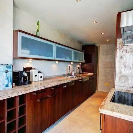 Διαμέρισμα 4 Bedroom Beachfront Penthouse